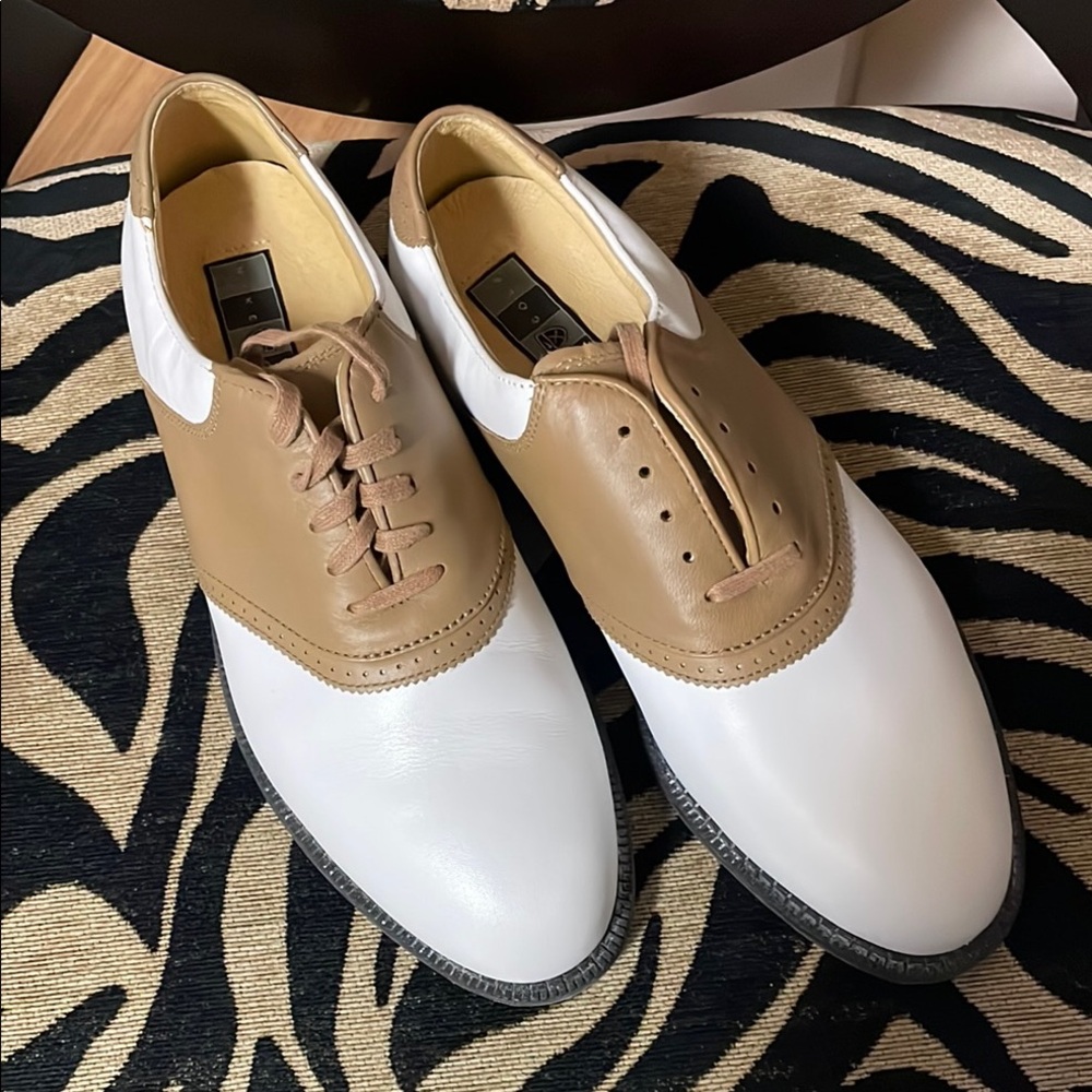 Nike Ladies Soft Cleat White and Tan Golf Shoes with Classic Design NWOT